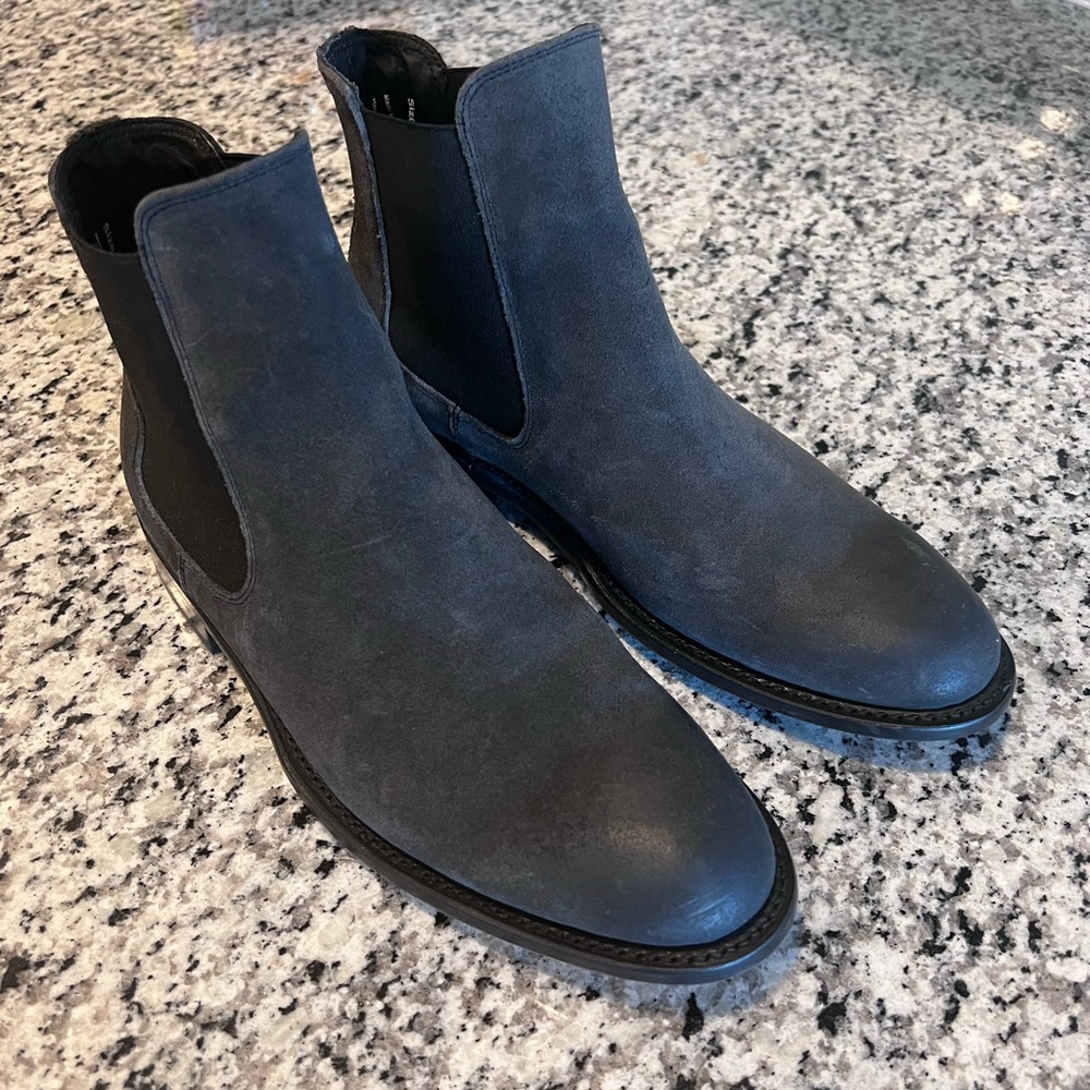 Thursday Boots Dark Grey Chelsea Boots